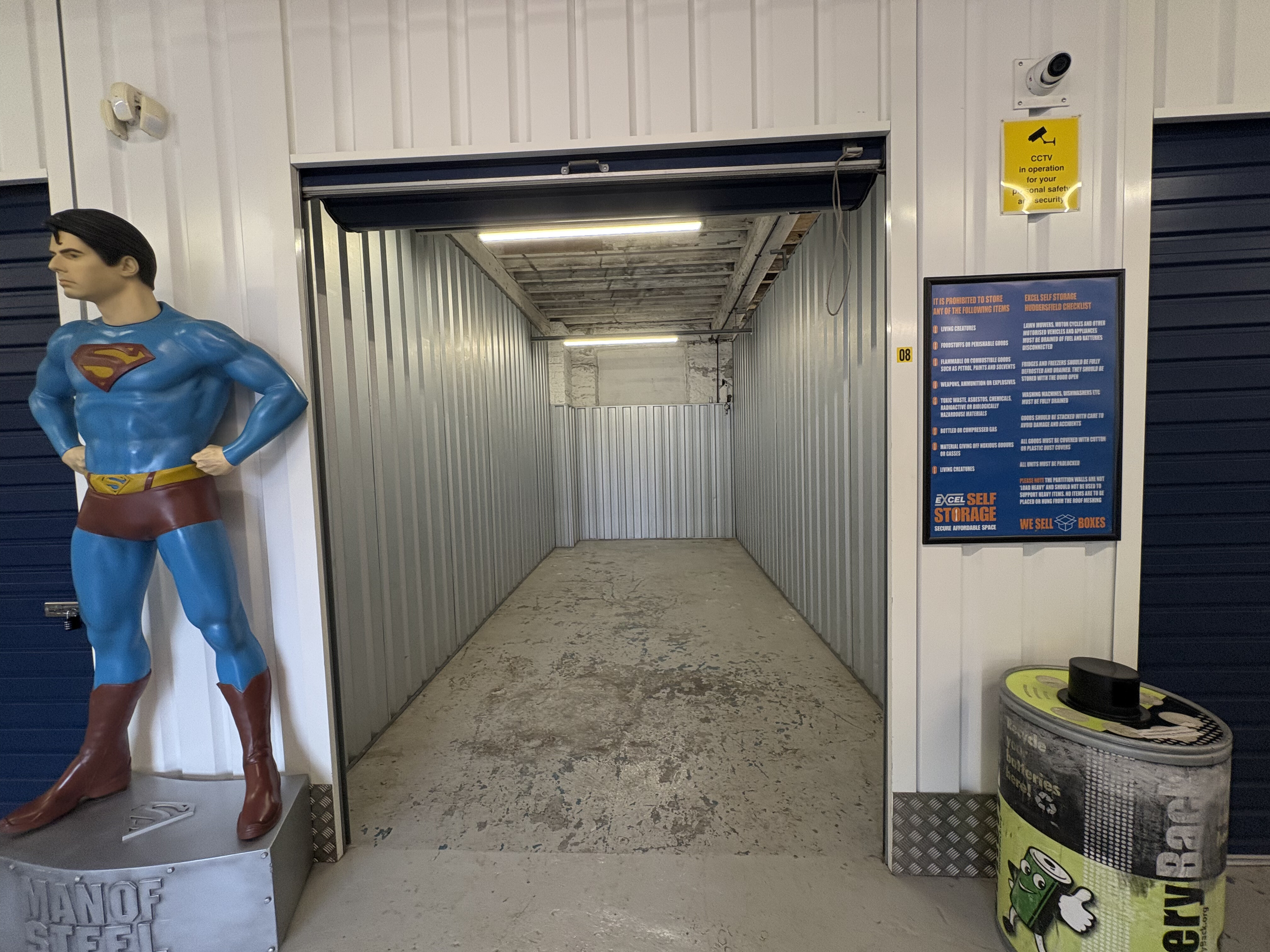 200 SQ FT - Ground Floor (Business use / Perfect for Racking/Stock/Pallets)