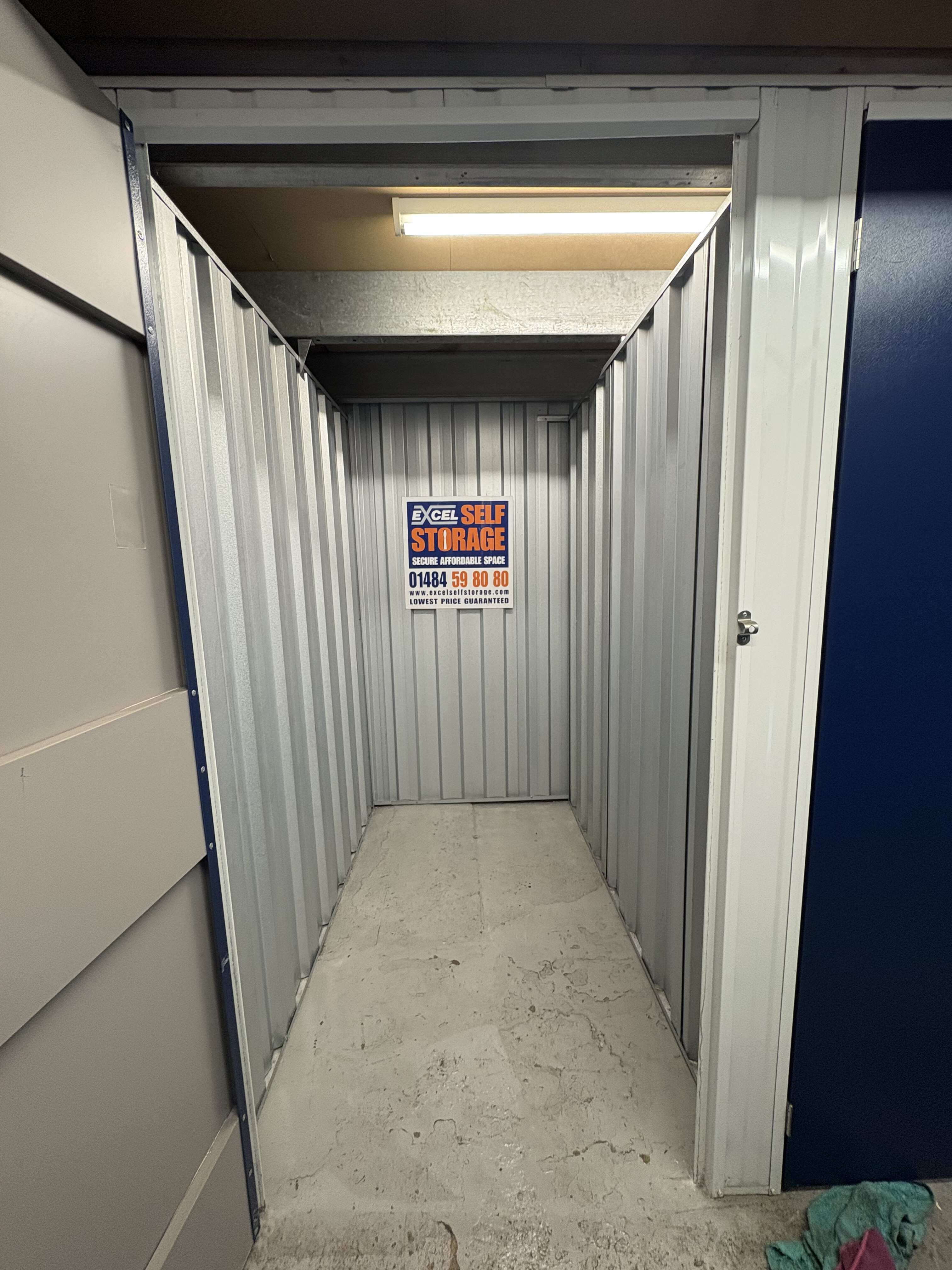 25 SQ FT - Medium Car (Small Unit / Stock / Declutter)