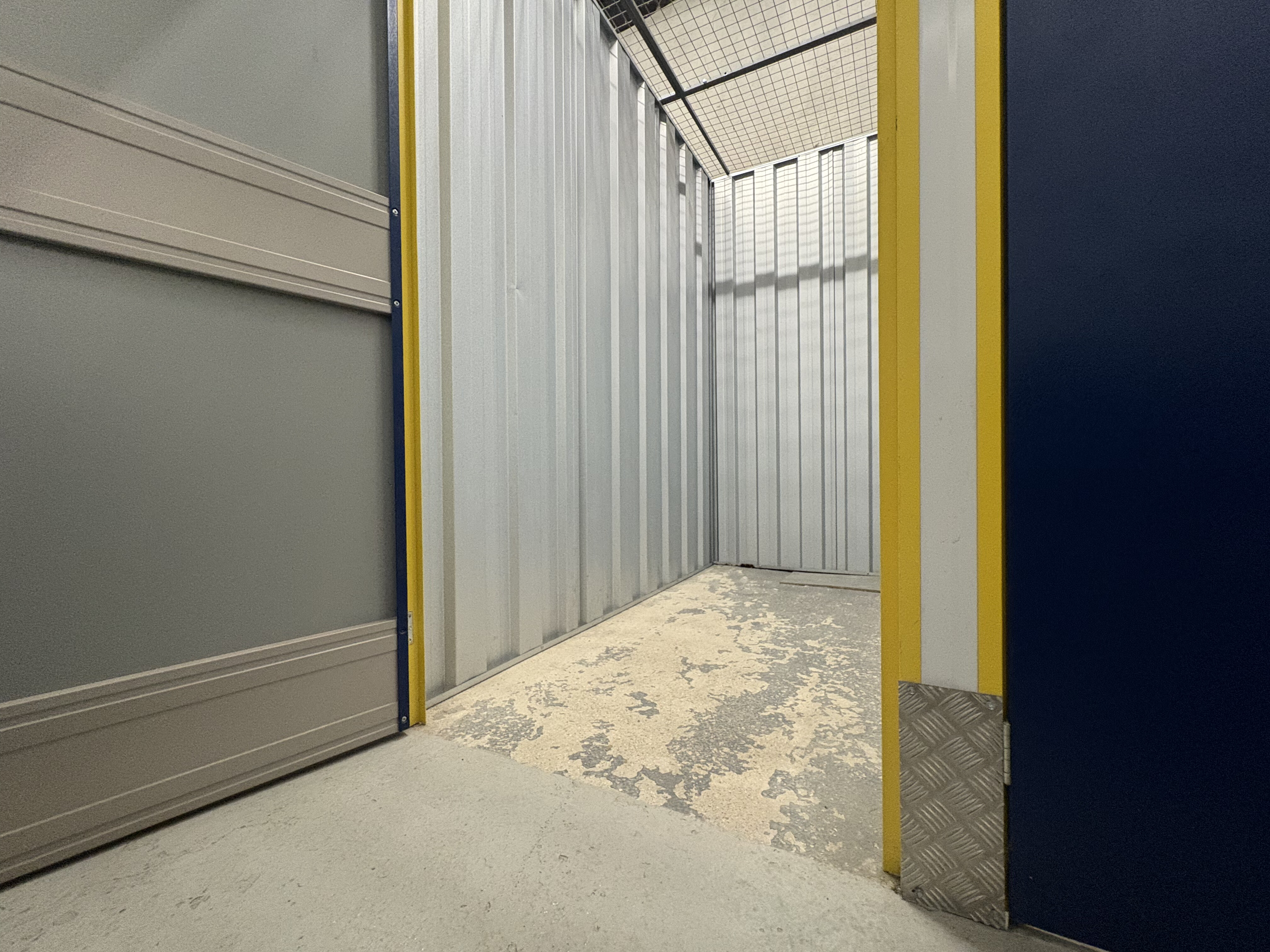 25 SQ FT (Small Unit / Good for Boxes & Small Items)